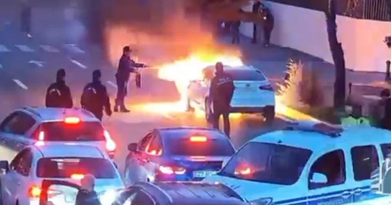 Bakının mərkəzində yanan maşın belə söndürüldü Video