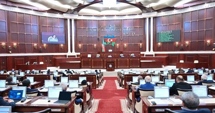 Parlamentdə toylardakı vəziyyətdən danışıldı