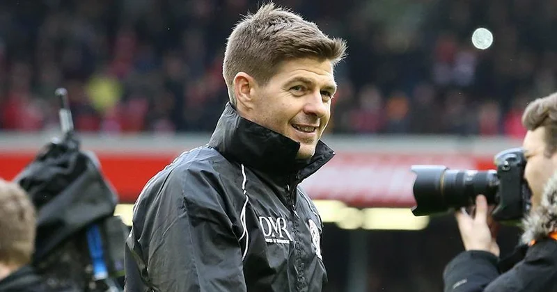 Əfsanə geri qayıdır Bu klubda işləyə bilər