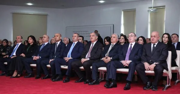 Deputat Heydər Əliyevin anım tədbirini yarımçıq tərk etdi İCRA BAŞÇISI NARAZI QALDI...