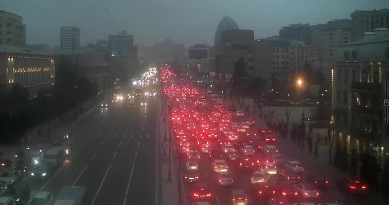 Paytaxtın bu küçələrində sıxlıq müşahidə olunur KONKRET