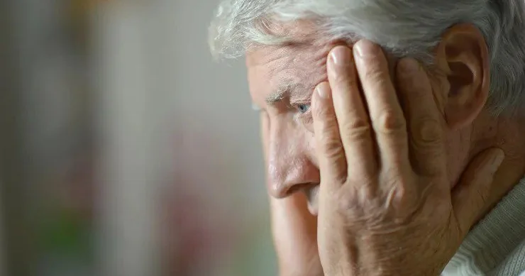 İnsanların yaşlandıqca daha tez oyanmasının səbəbi bilindi ARAŞDIRMA