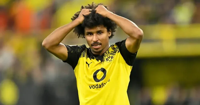 Ulduz futbolçu sevgilisinə görə klubu dəyişmək istəyir