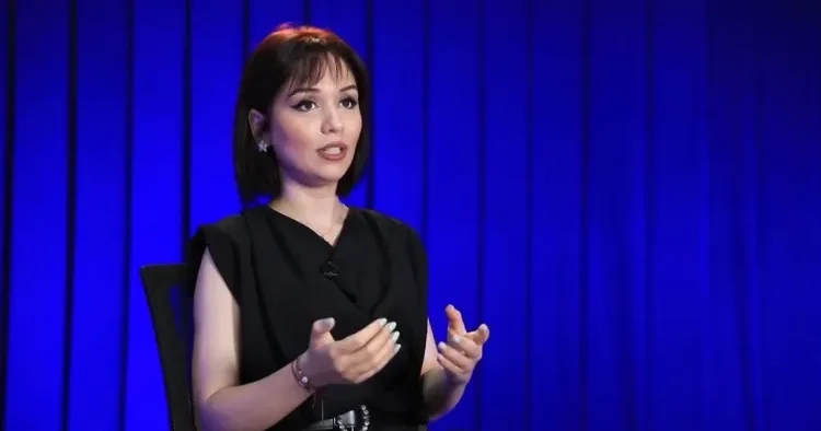 Dərsliklədə belə tapşırıqlarla oğlanlara “biz kişilər dağıtmalıyıq” kimi təsirlər ötürülə bilər