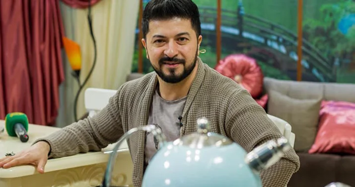 Aparıcının müğənnilərə dediyi söz QINANDI: “Bunları aparasan bağa, gətirməyəsən” VİDEO