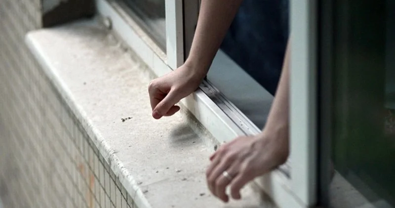 10 cu mərtəbədən yıxılaraq ölən tələbənin FOTOSU