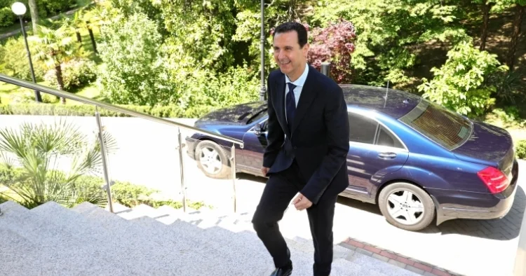 “The Guardian”: Bəşər Əsəd Rusiyada oftalmoloq olmaq qərarına gəlib