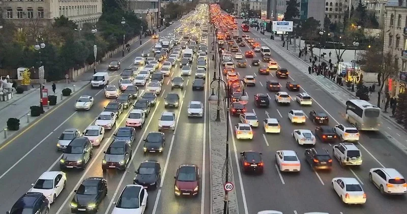 Paytaxtın bəzi yollarında sıxlıq var FOTO