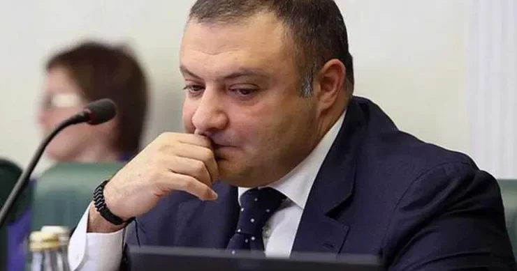 Azərbaycanlı senator axtarışa verildi: çirkli pullar ın yuyulması İTTİHAMI