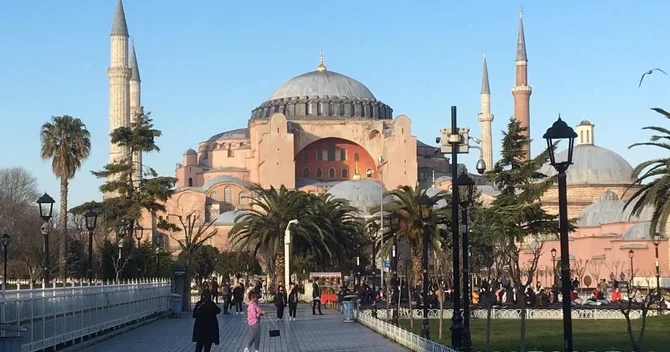 Hansı halda tək şəxsiyyət vəsiqəsi ilə Türkiyəyə səfər edə bilərik?