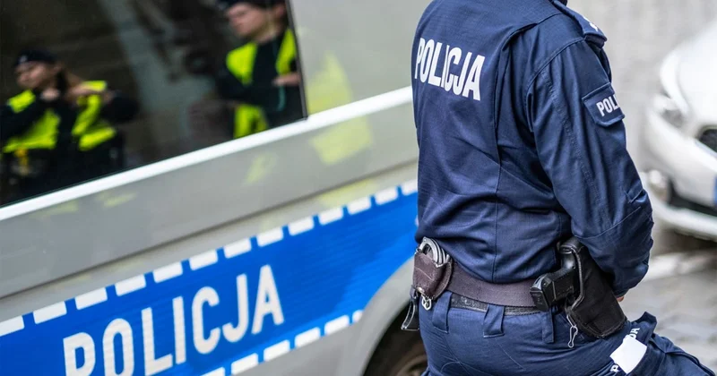 Polşada anası işdən çıxarılan yeniyetmə bıçaq və qumbaralarla məktəbə hücum etdi