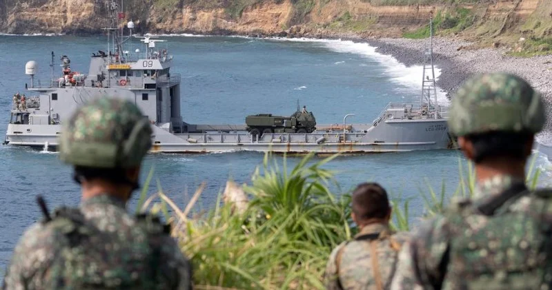 ABŞ katerlərə hücum etdi Səkkiz nəfər öldürüldü