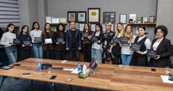 Baku TV nin Rəqəmsal Media Məktəbi ndə doqquzuncu qrup məzunlarına sertifikatlar təqdim olunub