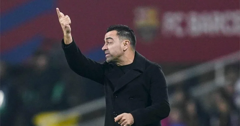 Xavi İngiltərə yolunda O, eyni vaxtda 2 klubla danışıq aparır