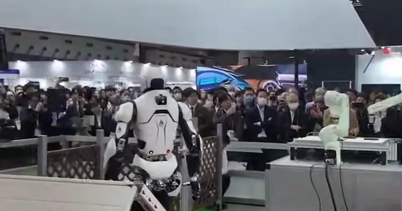 Японская Kawasaki представила нового спасательного робота ВИДЕО