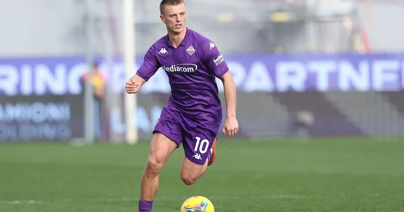 İslandiyalı forvard Roma ya təklif olunub