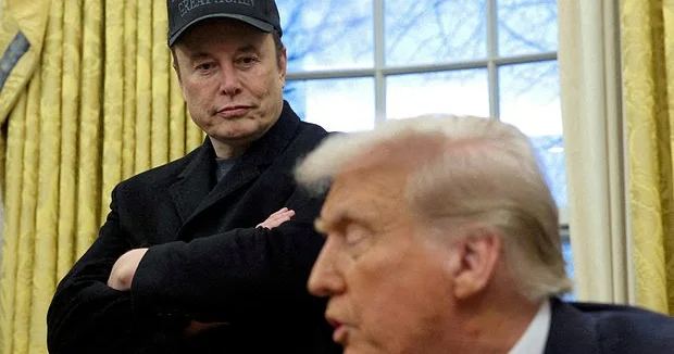 Маск возвращается в политику