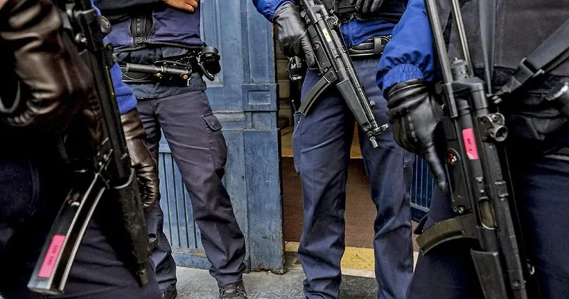 В Турции задерживают игиловцев и коммунистов