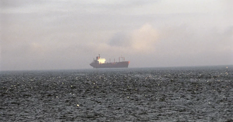 Sakit okeanda 3 gəmi vuruldu