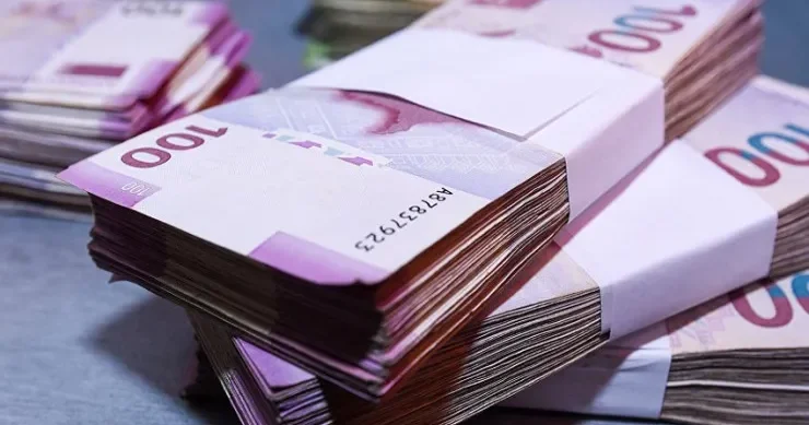 Bakıda evdən 12400 manat oğurlandı