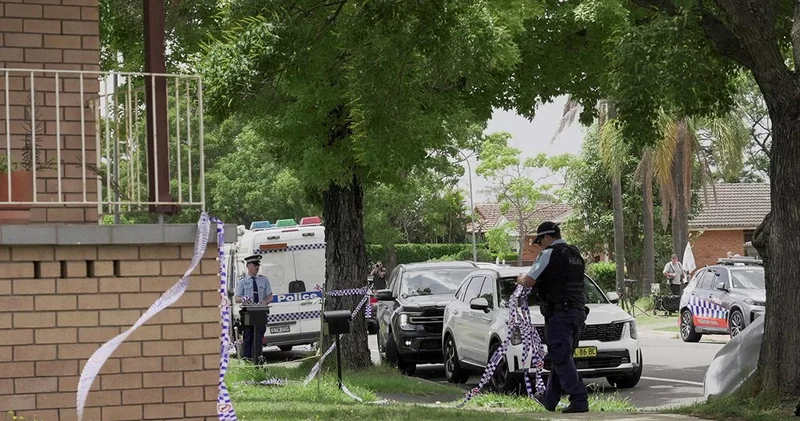 Полиция Австралии продлила оцепление после террористического акта