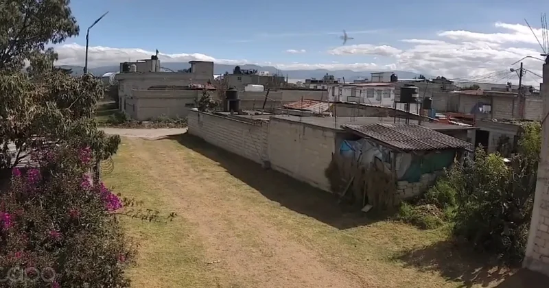 В промзоне Мексики разбился частный самолет не менее 7 погибших ВИДЕО