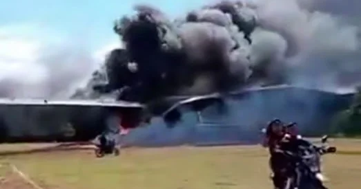 Daha bir təyyarə qəzası Ölənlər var VİDEO