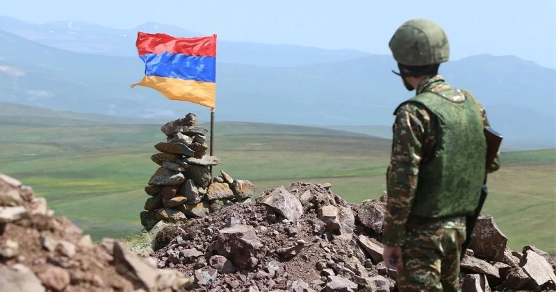 Ermənistanda məcburi hərbi xidmət müddəti 1,5 ilə endirildi
