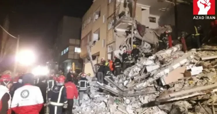 Tehranda yaşayış binası çökdü Dağıntılar altında qalanlar var