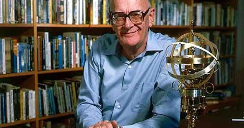 Məşhur fantast yazıçıdan gələcək haqqında maraqlı öncəgörmələr