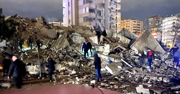 Qəzzada bir binanın dağıntıları altından 45 cəsəd aşkarlanıb