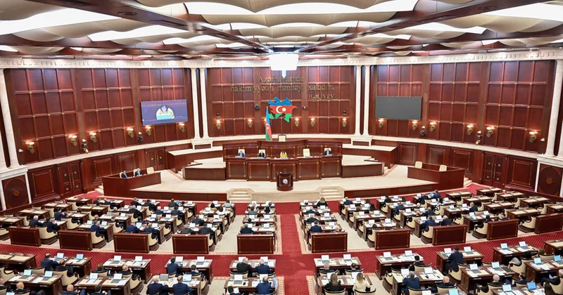 Milli Məclisin iclası başladı: Gündəlikdə Azərbaycanla Türkiyə Müdafiə Nazirlikləri arasındakı Anlaşma Memorandumu da var