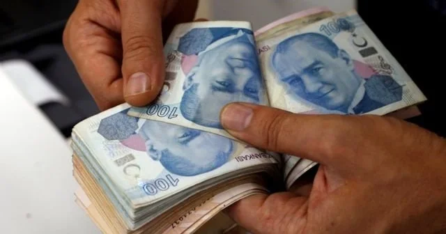 Lirə sürətlə dəyər itirir: Azərbaycan bazarına NECƏ TƏSİR EDƏCƏK?