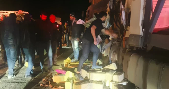 “DAF” “KamAZ”a çırpıldı Sürücüsü öldü FOTOLAR