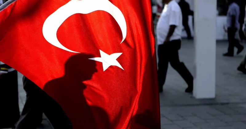 Турки верят правящей партии, но не верят в экономику