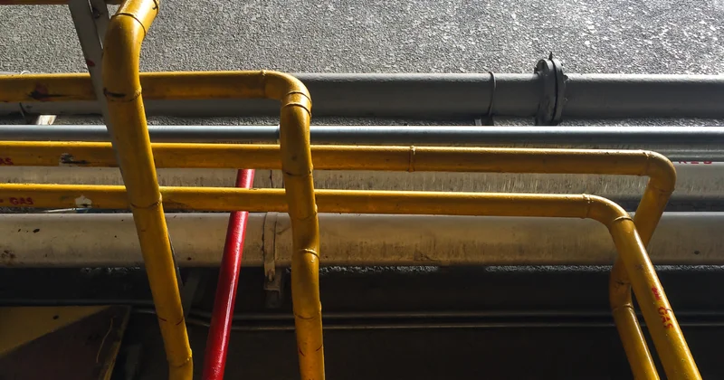 Deputat: Bəzi yerlərdə qaz borusu düz evin qabağından keçir, amma sakin qaz çəkdirə bilmir