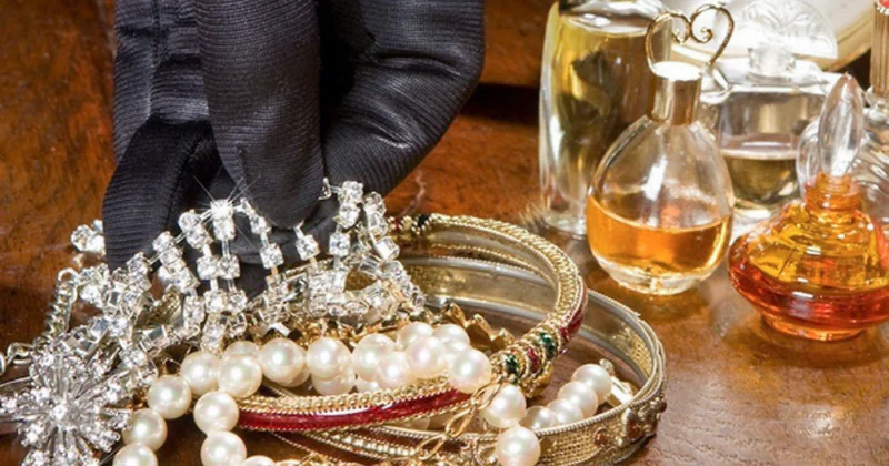 Sabunçuda evdən 8 min dollarlıq qızıl oğurlanıb