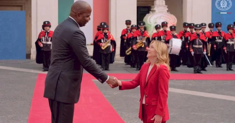 “Div”lə salamlaşan bəstəboy Baş nazir VİDEO