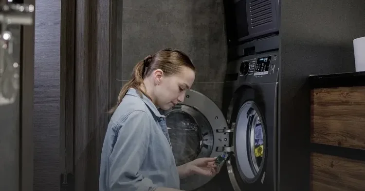 Sosial şəbəkə trendi təhlükə saçır: Yuyucu toz kimyəvi yanıqlara səbəb olur