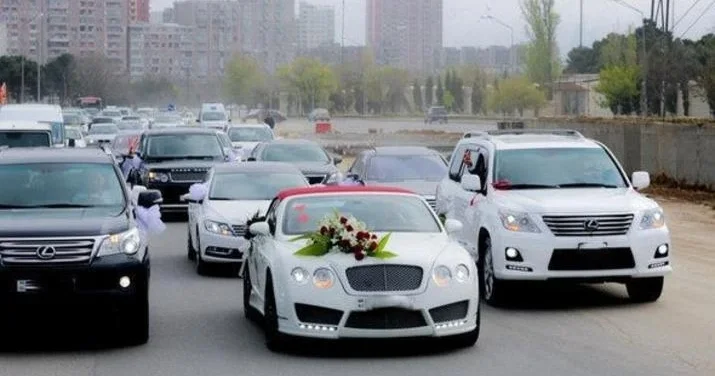 Toy karvanları qəza mənbəyidir: Ənənə adı ilə qaydalar tapdanır