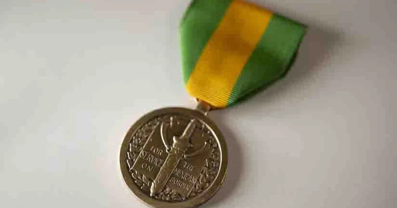 Tramp ilk dəfə Meksika sərhədinin müdafiəsinə görə medallar təqdim etdi