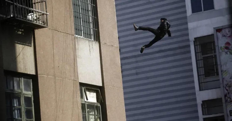 Bakıda FACİƏ: gənc oğlan 10 cu mərtəbədən yıxılıb öldü