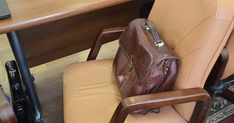 Призванным госслужащим сохранят работу и выплатят деньги