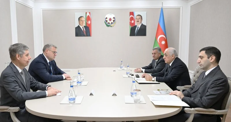 Əli Əsədov qubernatorla görüşdü