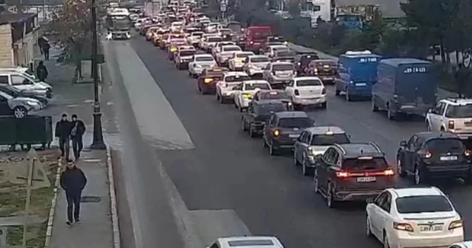 Bakıda 15 istiqamətdə tıxac var