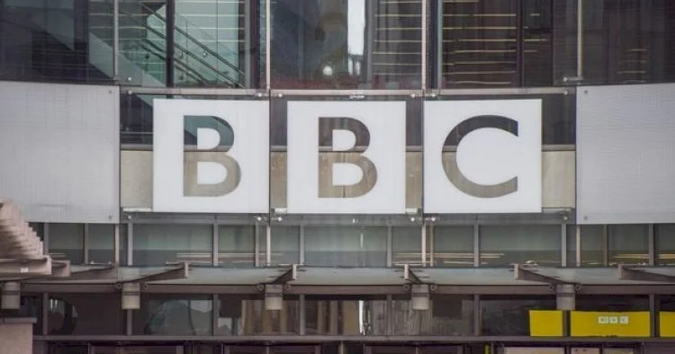 Özümüzü müdafiə edəcəyik : BBC Trampın məhkəmə iddiasına cavab verdi