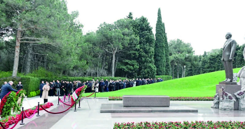 Fəxri xiyabanda Ulu öndərin xatirəsinə ehtiram