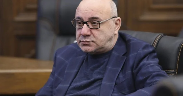 Посол Армении в России требует у МВД вернуть его личное оружие