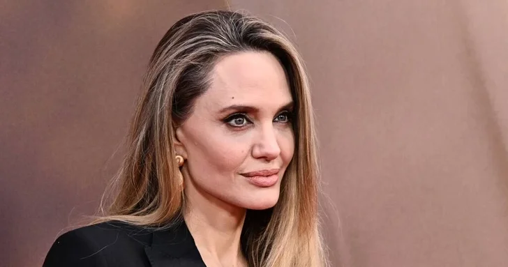 Анджелина Джоли впервые показала шрамы после мастэктомии