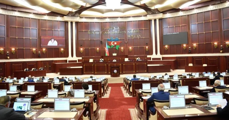 Parlamentin iclası başladı